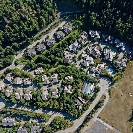 Taluswood The Heights 18 | Mountainside Townhome W/ Ski Access, Hot Tub, Tranquil Views Whistler Exterior photo