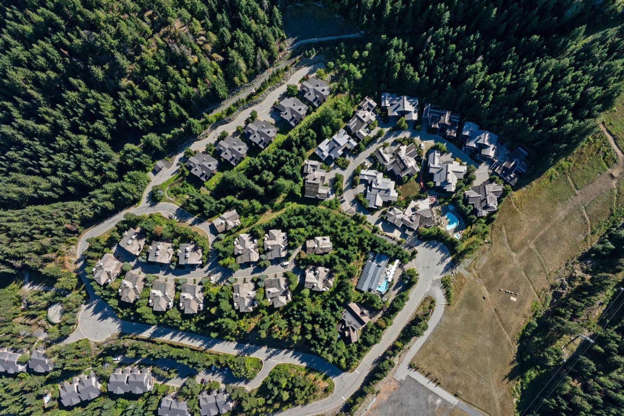 Taluswood The Heights 18 | Mountainside Townhome W/ Ski Access, Hot Tub, Tranquil Views Whistler Exterior photo