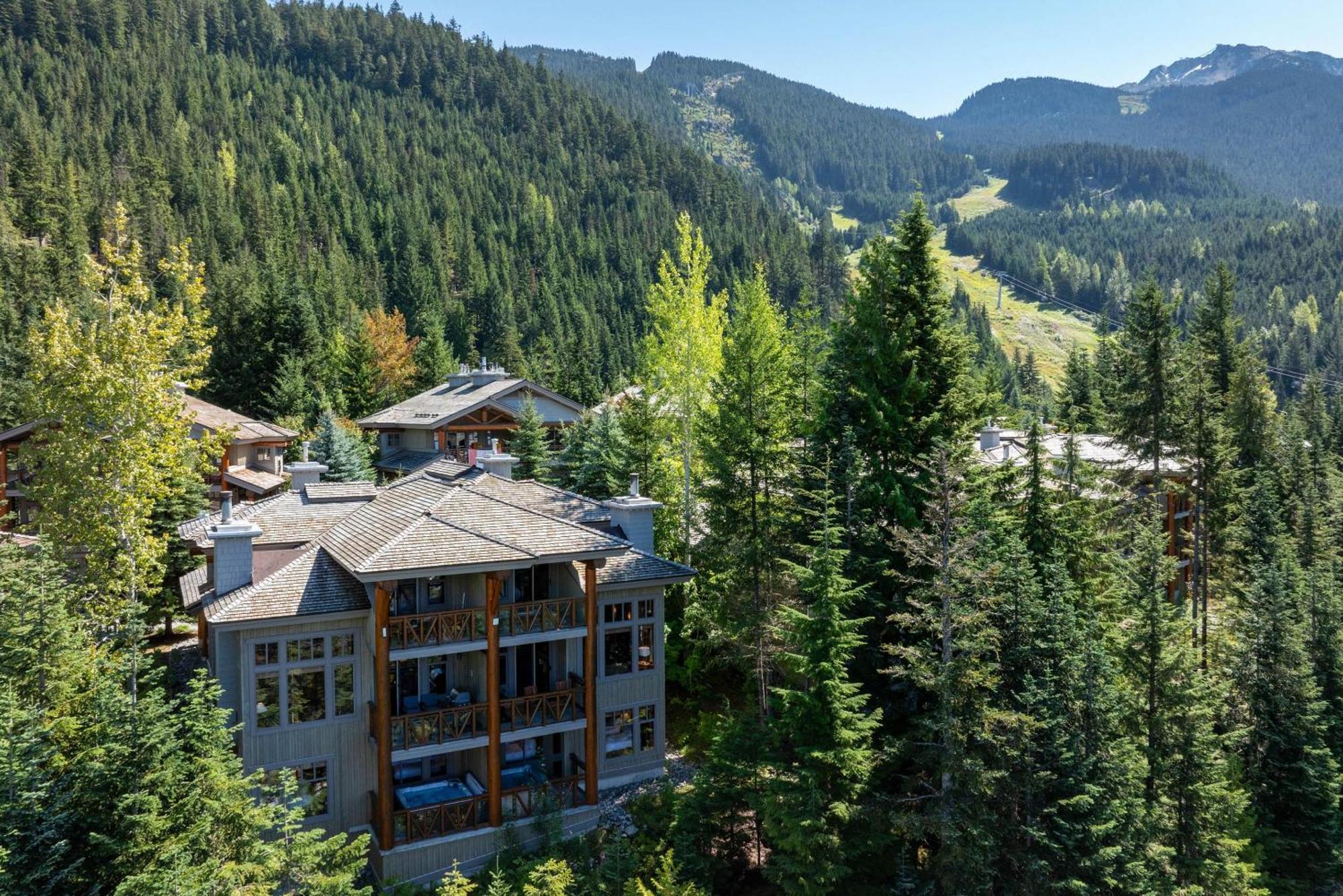 Taluswood The Heights 18 | Mountainside Townhome W/ Ski Access, Hot Tub, Tranquil Views Whistler Exterior photo